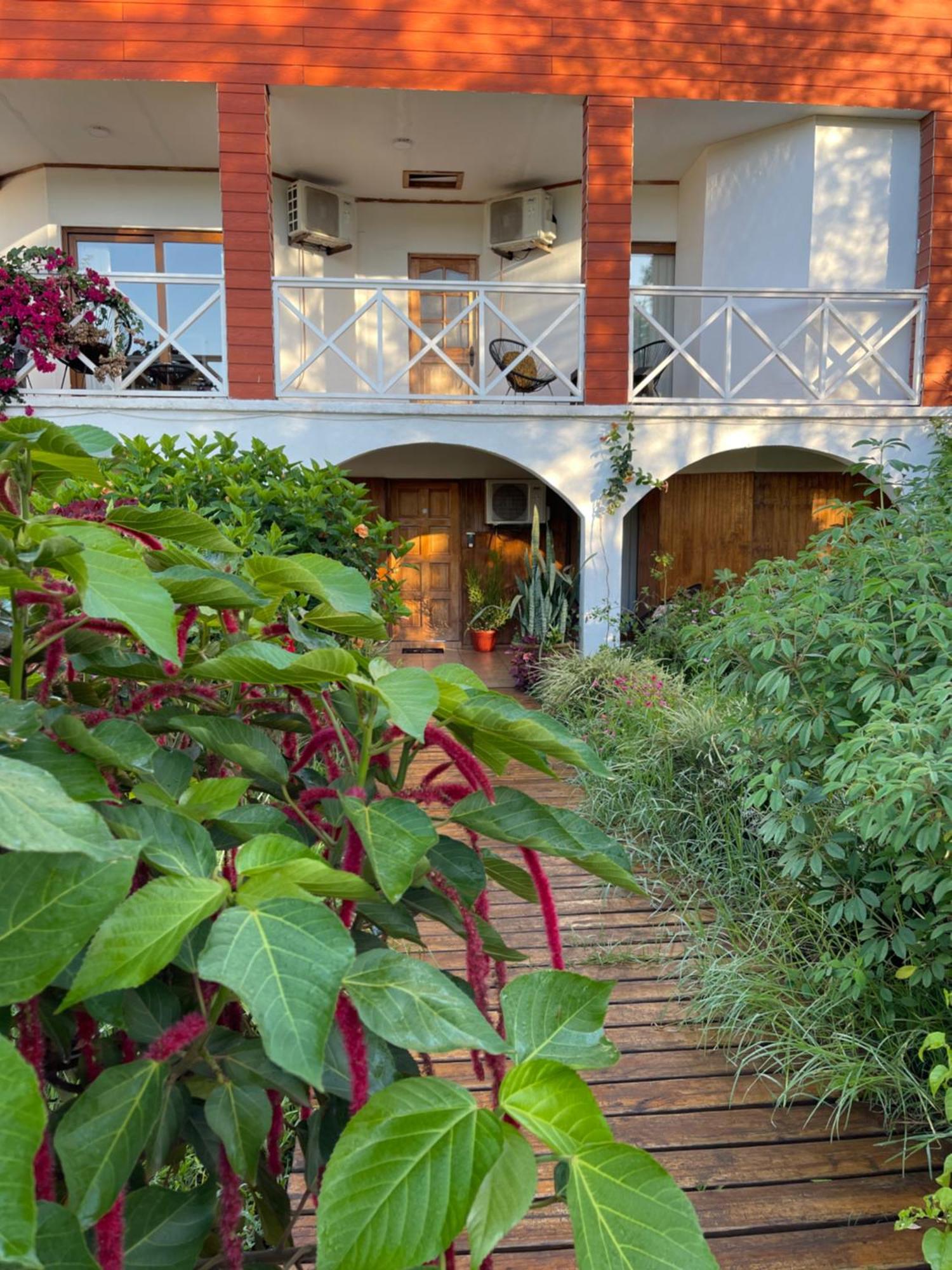 Teanehi Bed & Breakfast Ханга-Роа Экстерьер фото