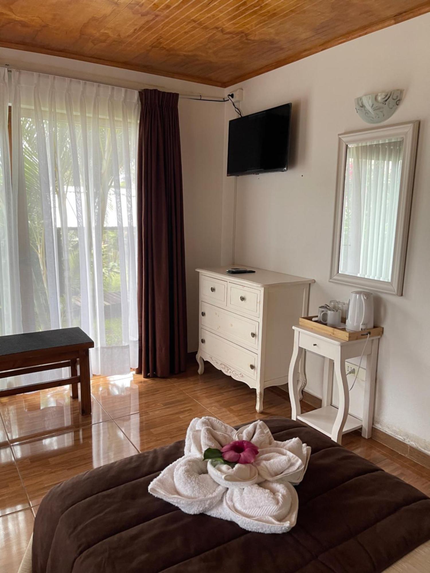 Teanehi Bed & Breakfast Ханга-Роа Экстерьер фото